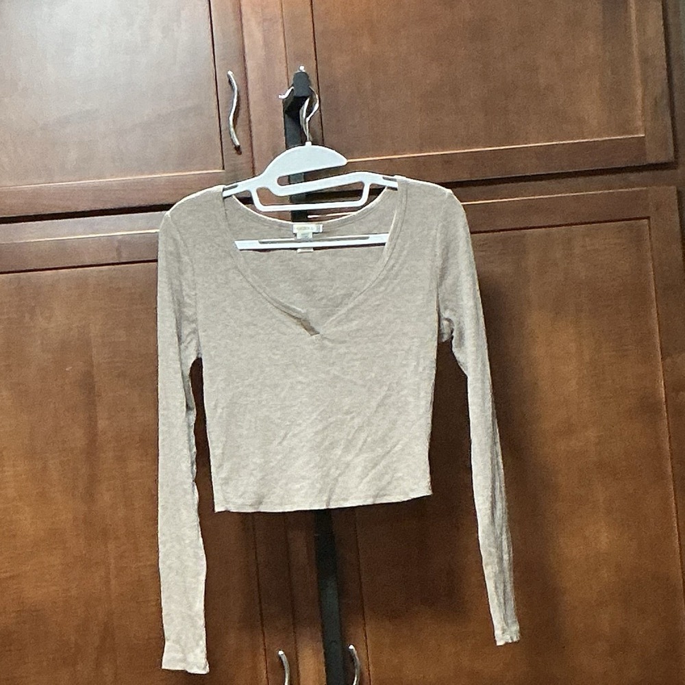 Bozzolo Women's M Taupe Ribbed Long Sleeve Crop Top V Neck Stretch NWOT